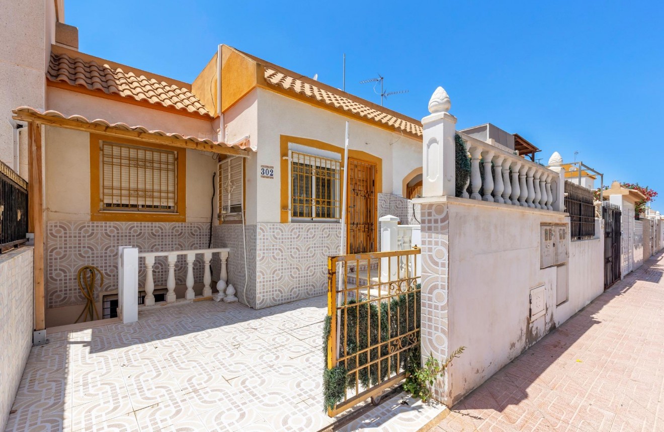 Z drugiej ręki - Bungalow -
Torrevieja - El Limonar