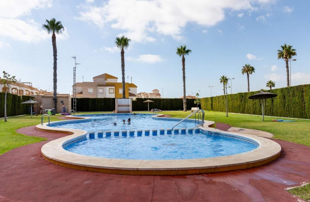 Z drugiej ręki - Bungalow -
Torrevieja - El Limonar