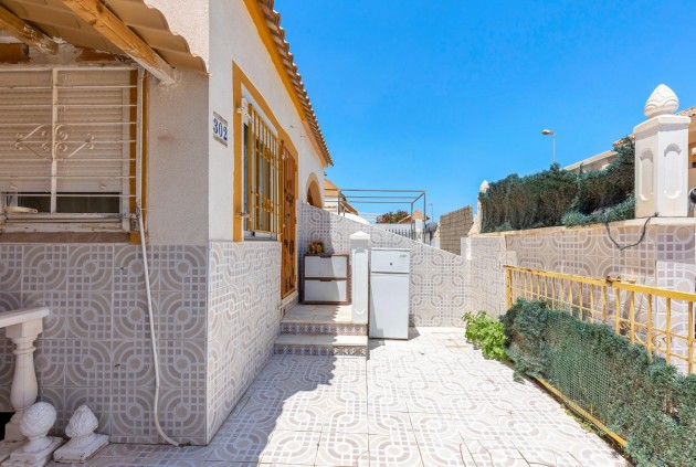 Z drugiej ręki - Bungalow -
Torrevieja - El Limonar