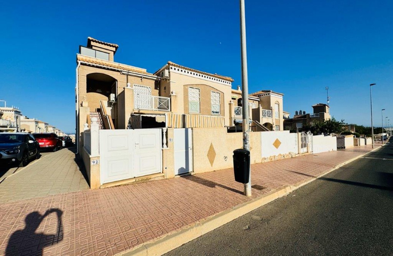 Resale - Chalet -
Torrevieja - Costa Blanca