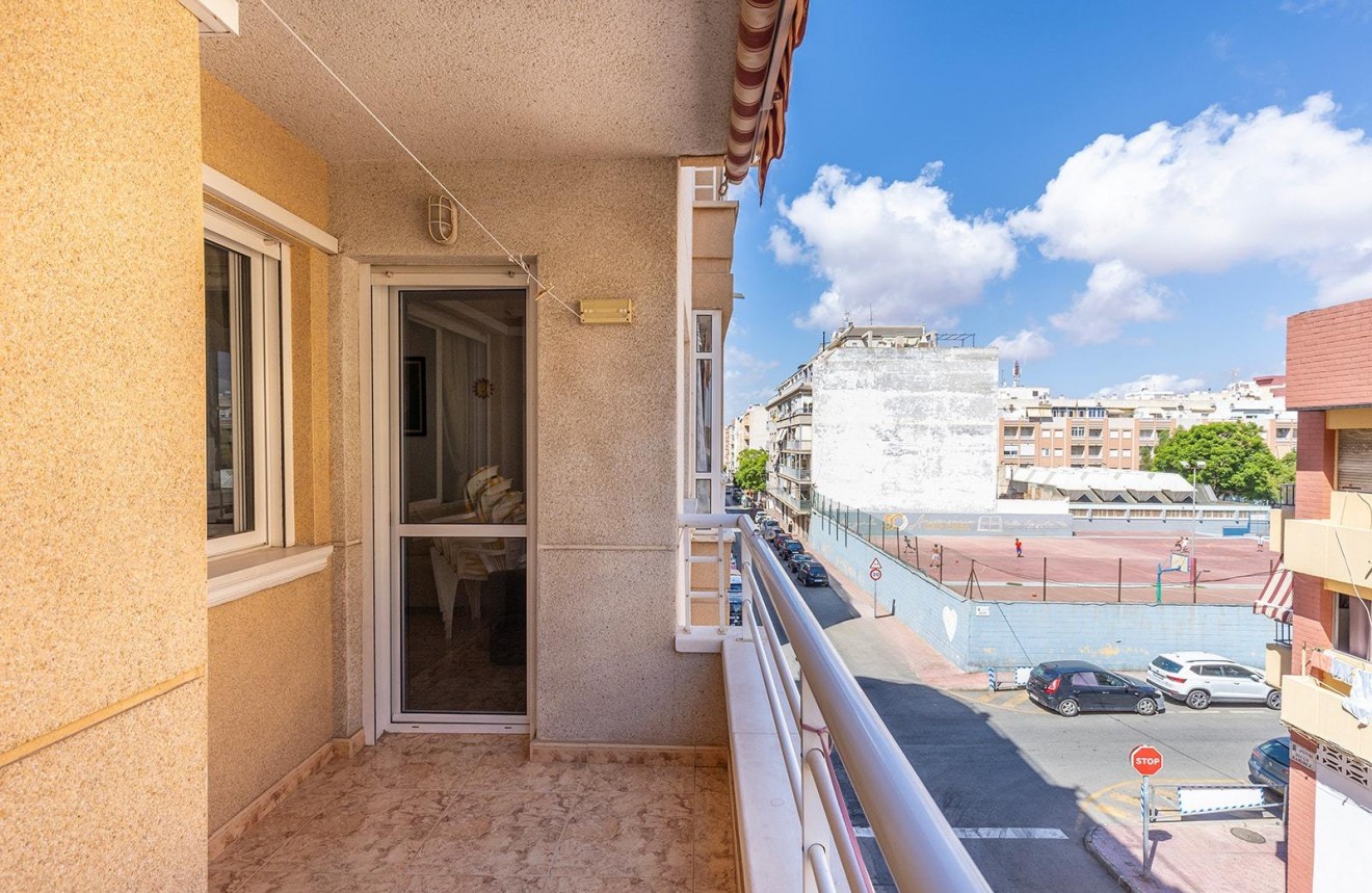 Tweedehands - Appartement / flat -
Torrevieja - Estacion de autobuses