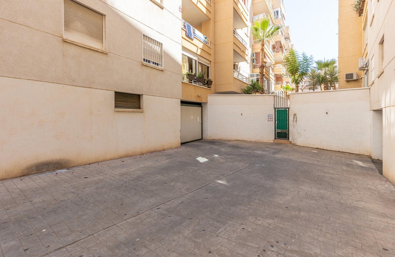 Resale - Apartment / flat -
Torrevieja - Estacion de autobuses