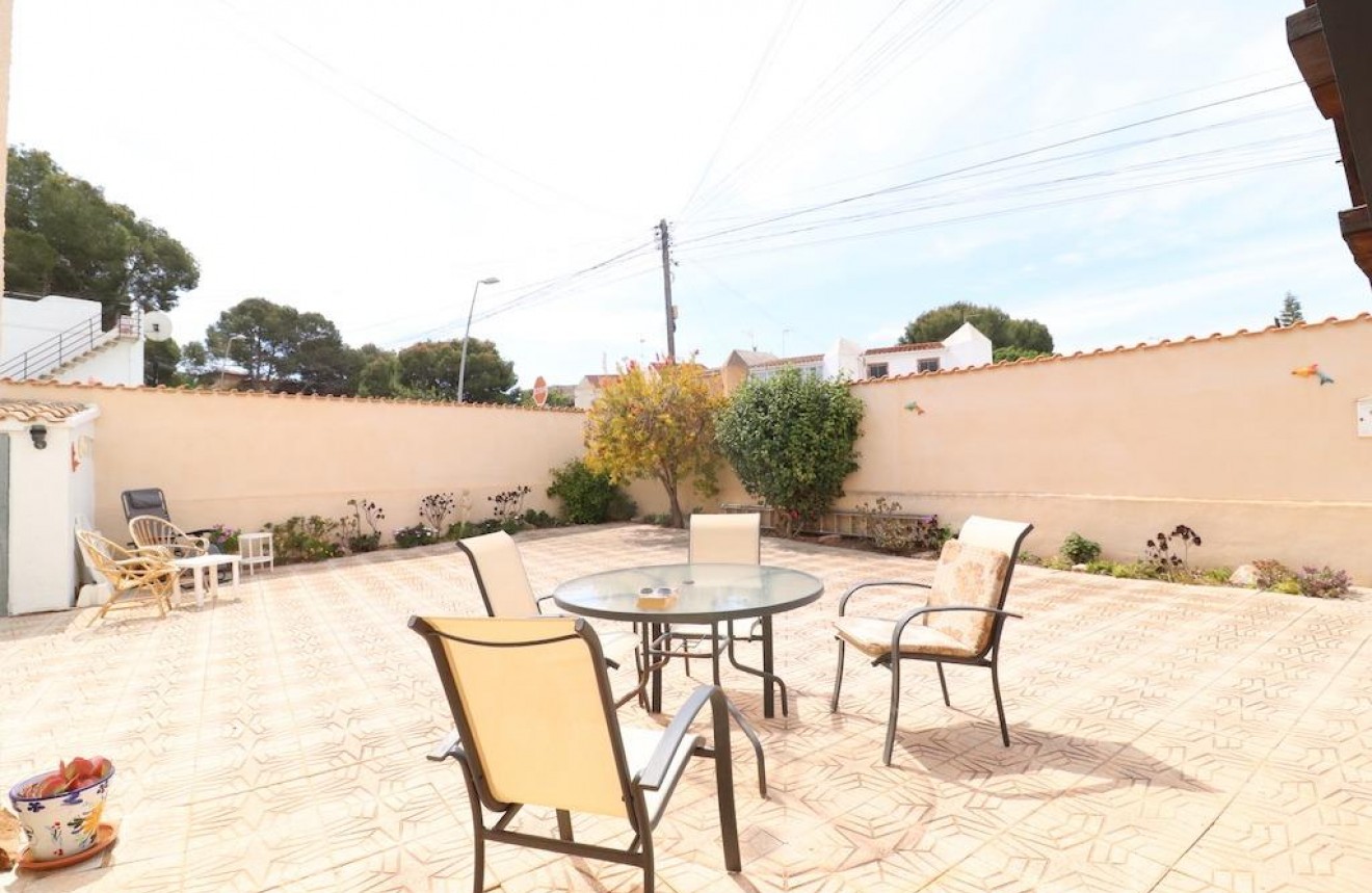 Resale - Bungalow -
Torrevieja - Costa Blanca