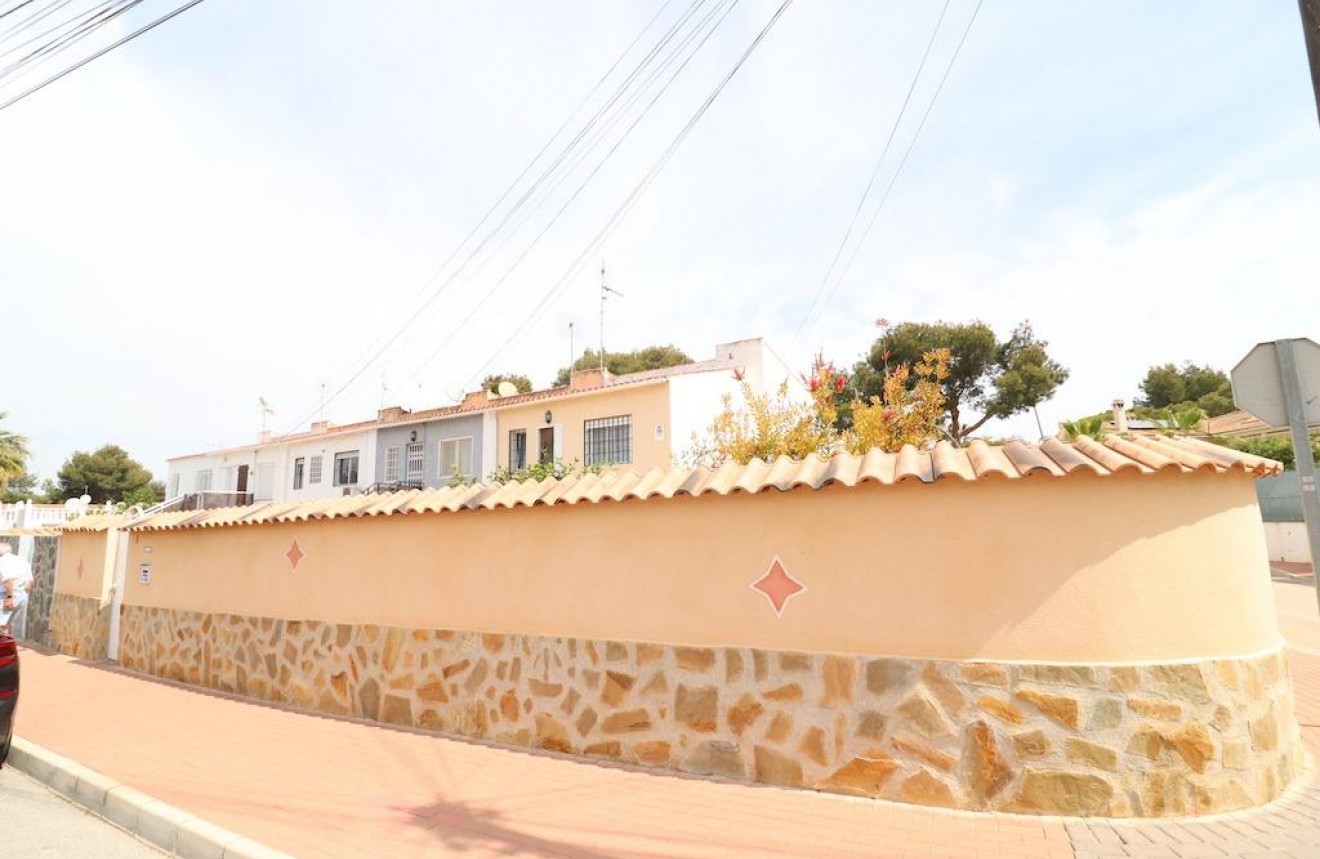 Resale - Bungalow -
Torrevieja - Costa Blanca