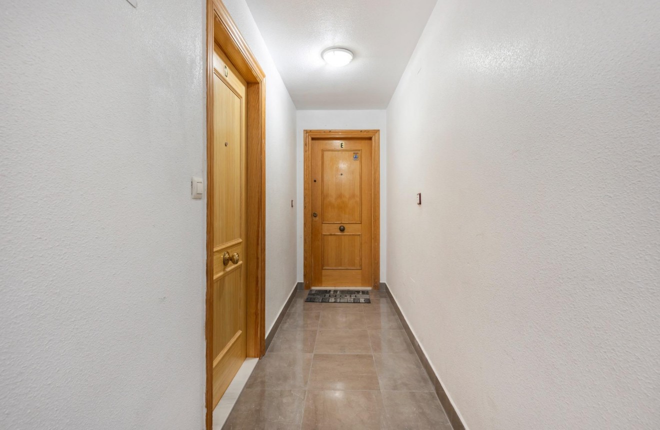 Resale - Apartment / flat -
Torrevieja - Nueva Torrevieja