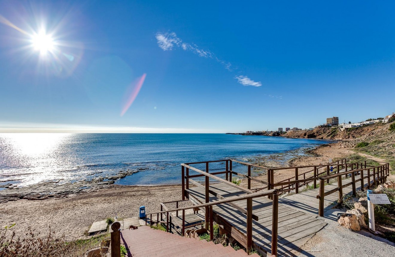 Segunda mano - Bungalow -
Torrevieja - Los Frutales