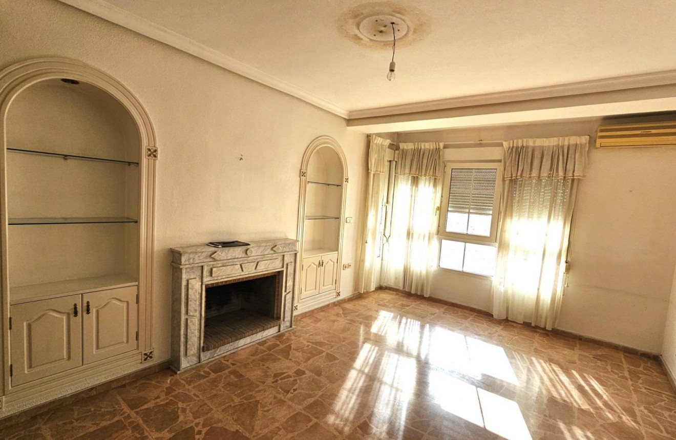 Resale - Apartment / flat -
Torrevieja - Centro