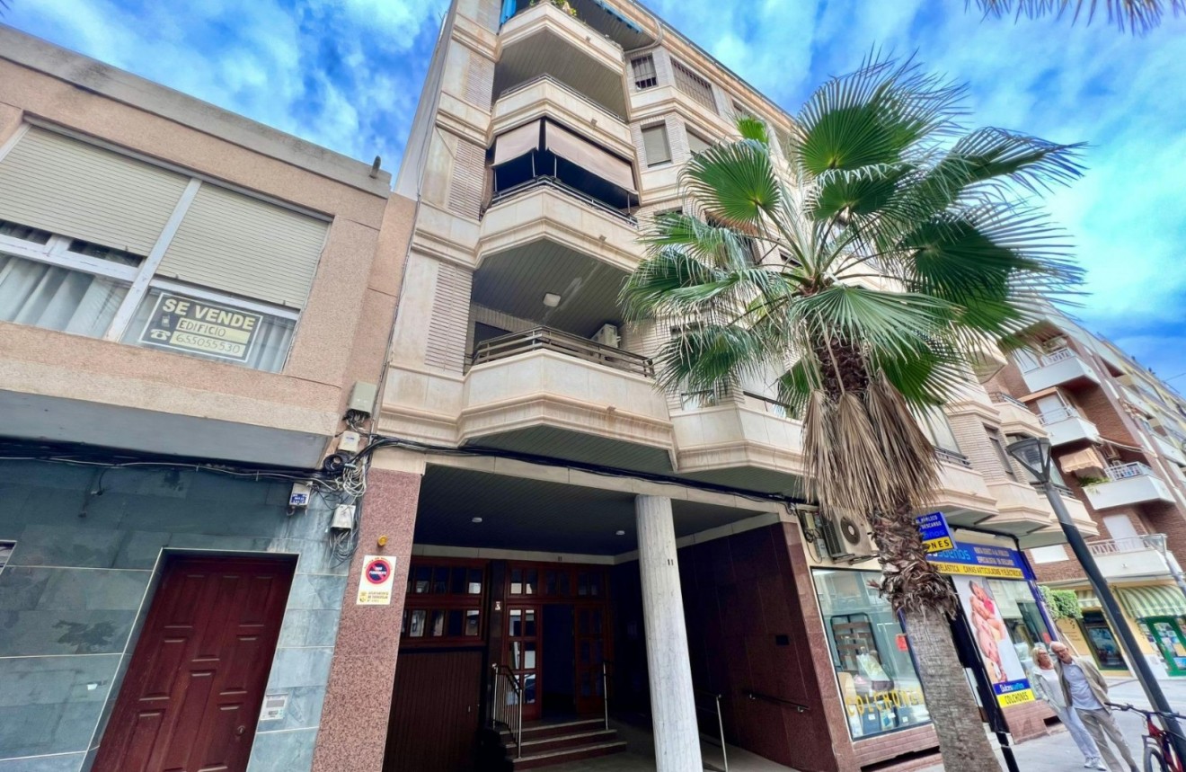 Resale - Apartment / flat -
Torrevieja - Centro