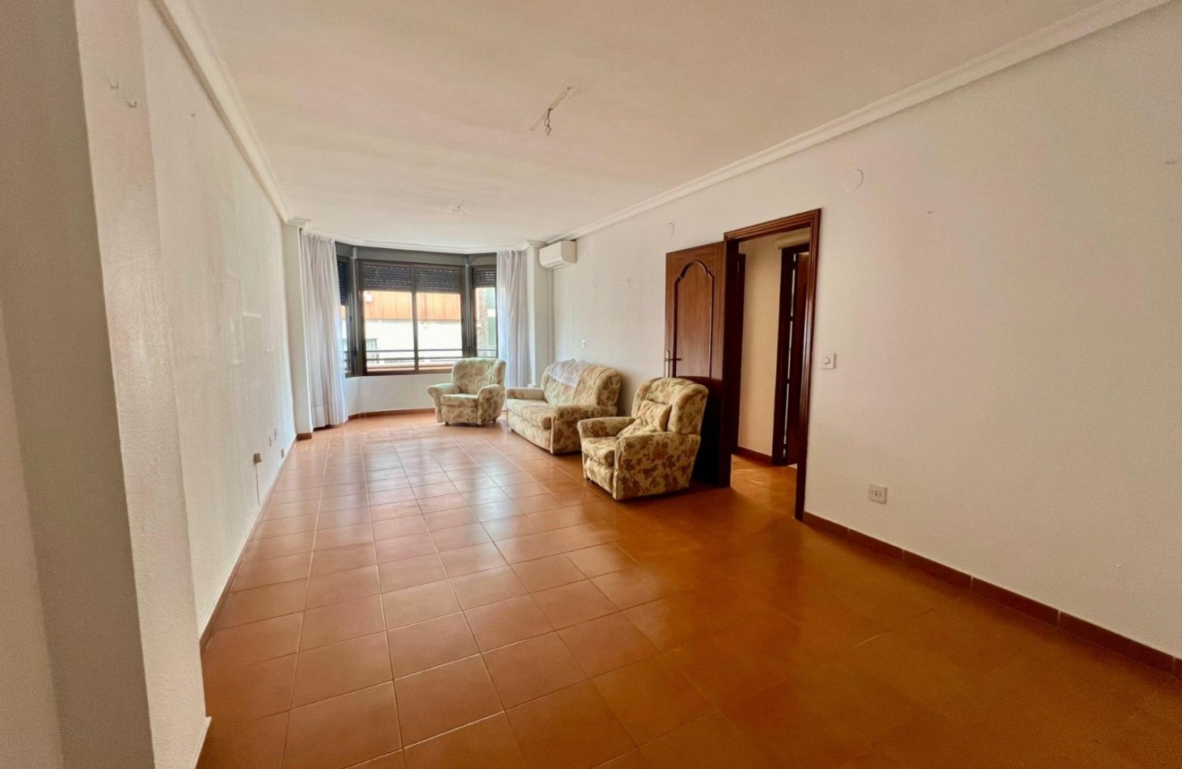 Aus zweiter Hand - Wohnung -
Torrevieja - Centro