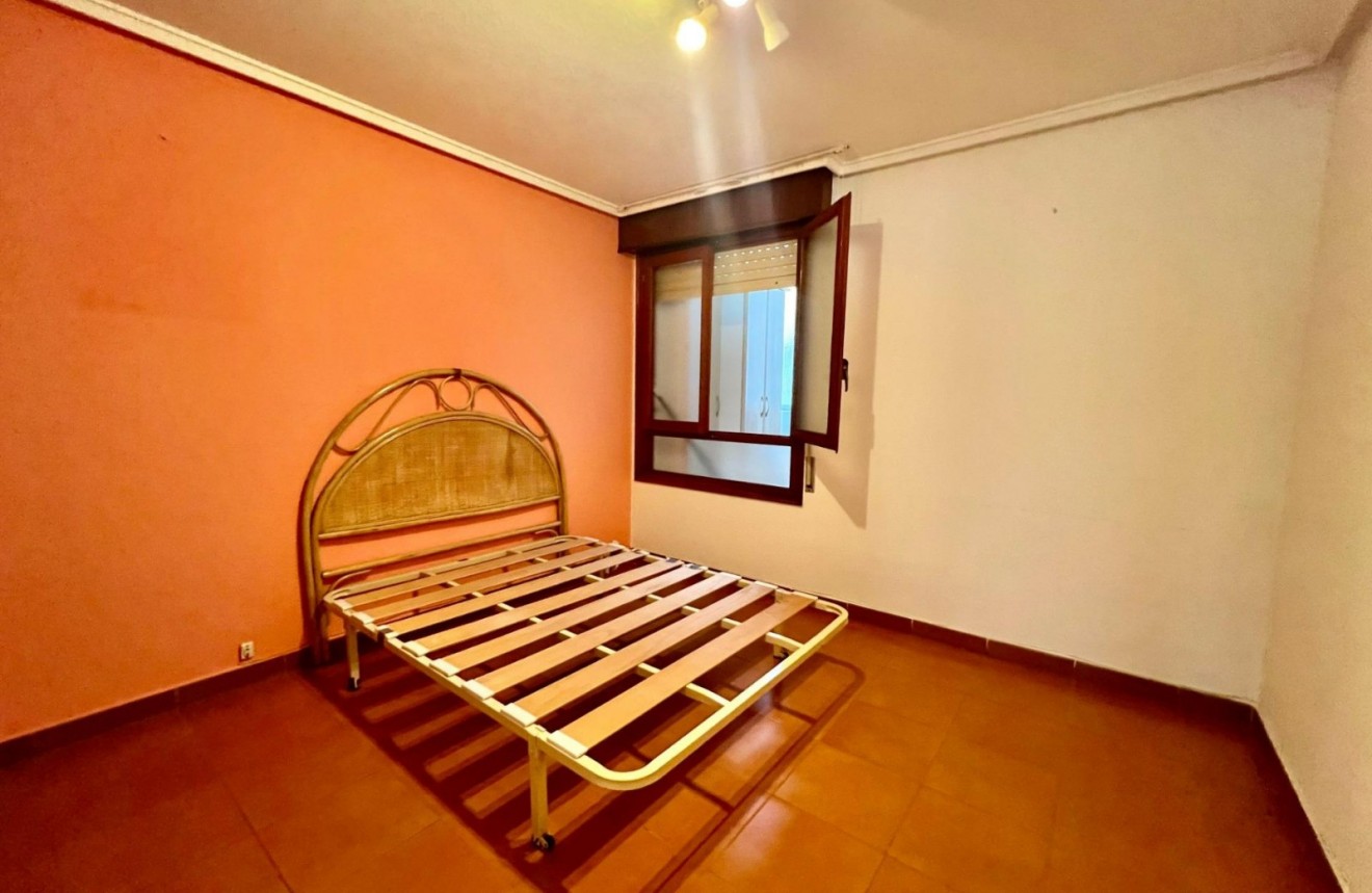 Segunda mano - Apartamento / piso -
Torrevieja - Centro