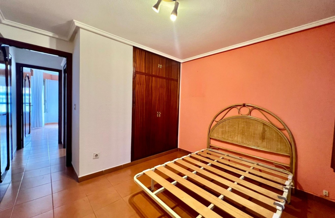 Aus zweiter Hand - Wohnung -
Torrevieja - Centro