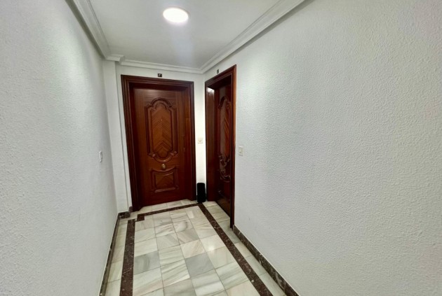 Resale - Apartment / flat -
Torrevieja - Centro