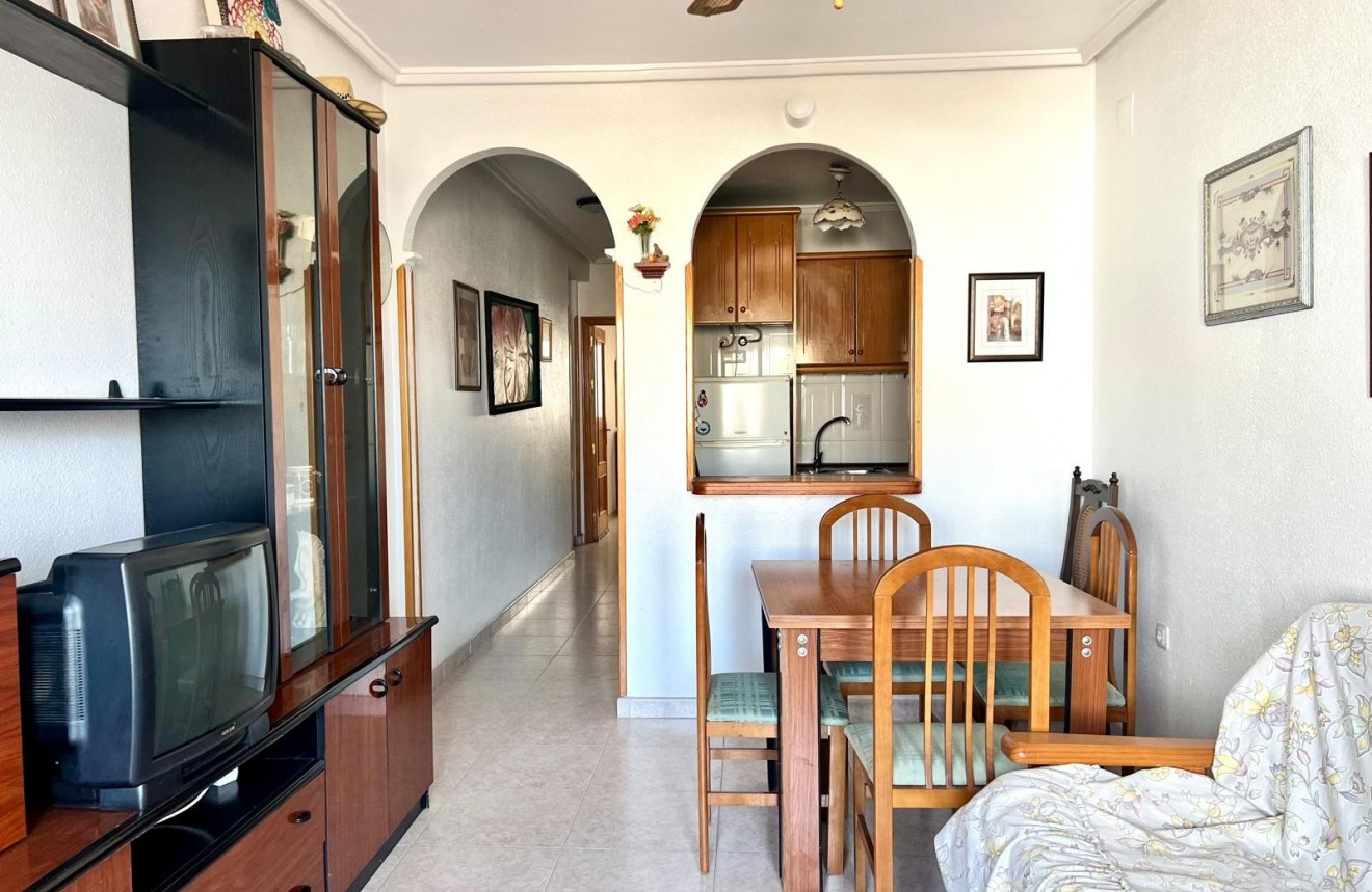 Resale - Apartment / flat -
Torrevieja - Centro