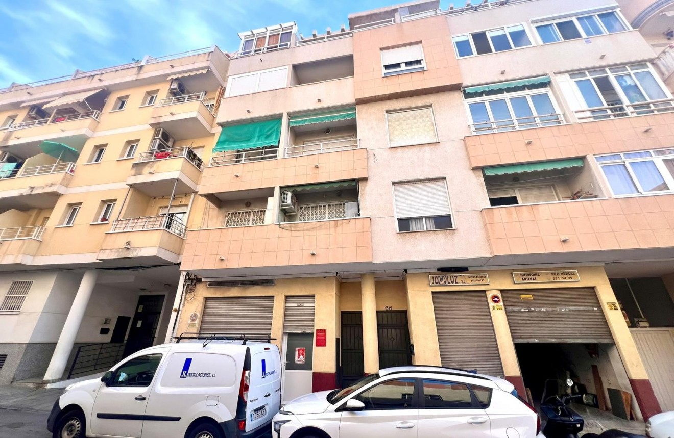 Resale - Apartment / flat -
Torrevieja - Centro