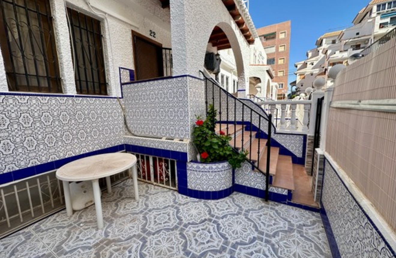 Resale - Chalet -
Torrevieja - Costa Blanca