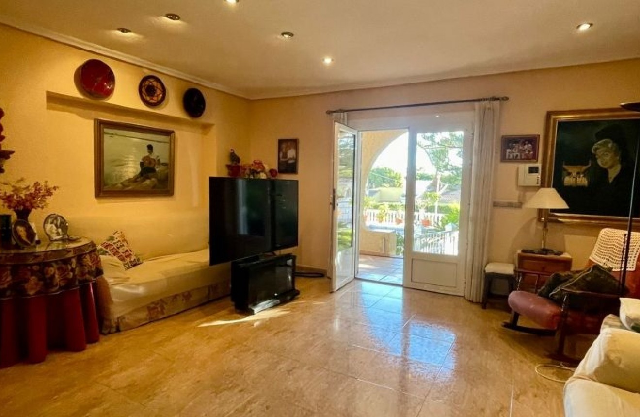 Resale - Chalet -
Torrevieja - Costa Blanca