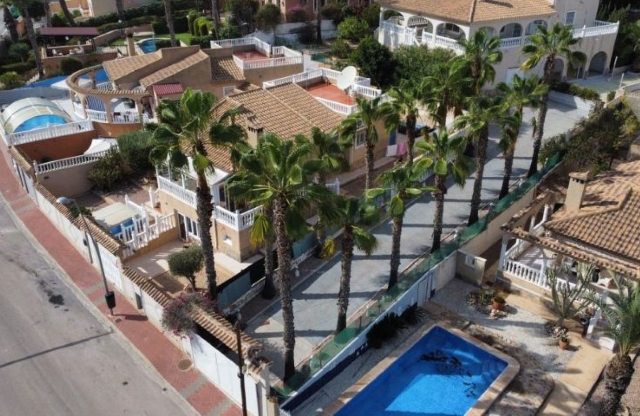 Z drugiej ręki - Szalet -
Torrevieja - Costa Blanca