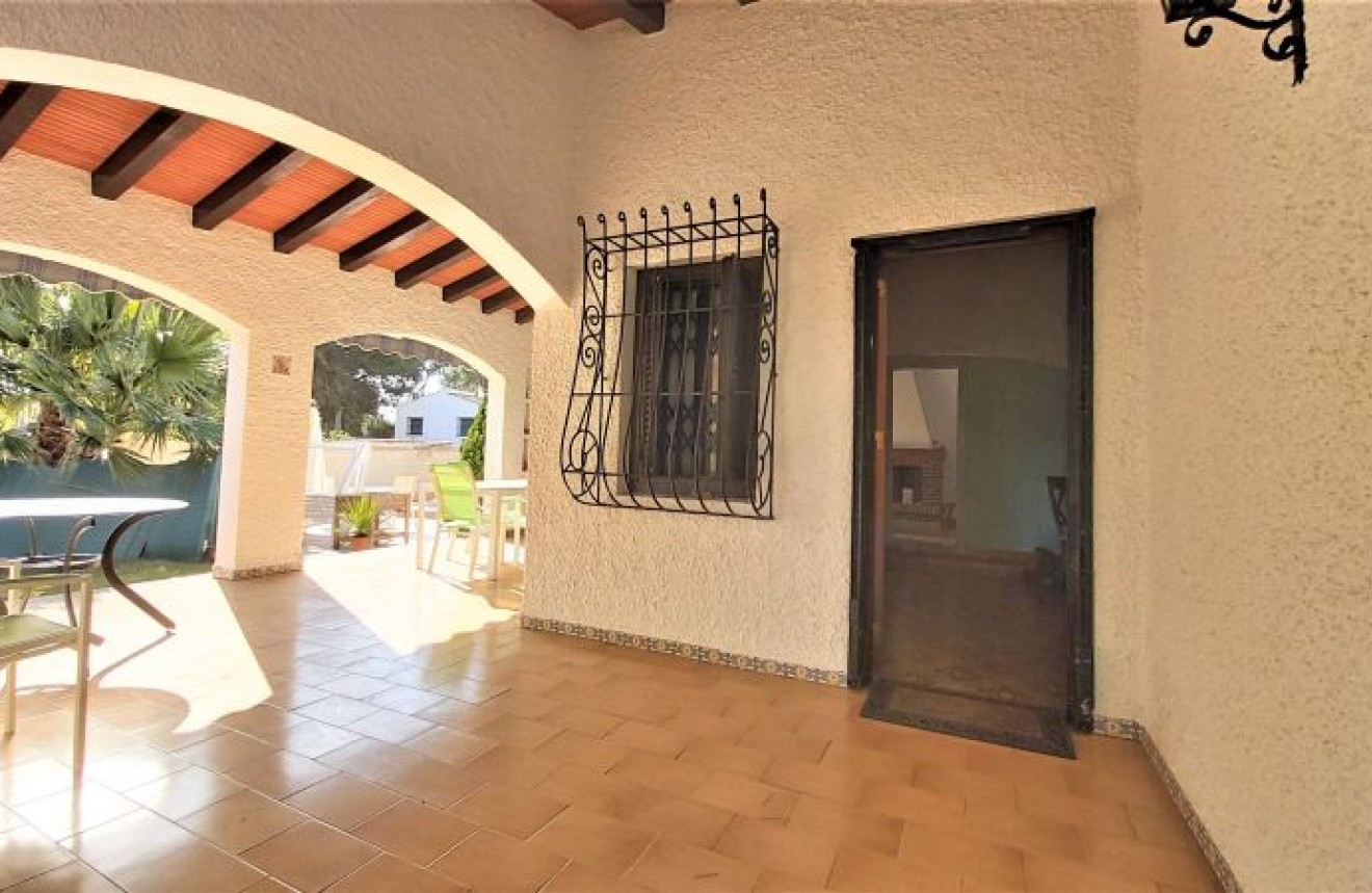 Resale - Chalet -
Torrevieja - Costa Blanca