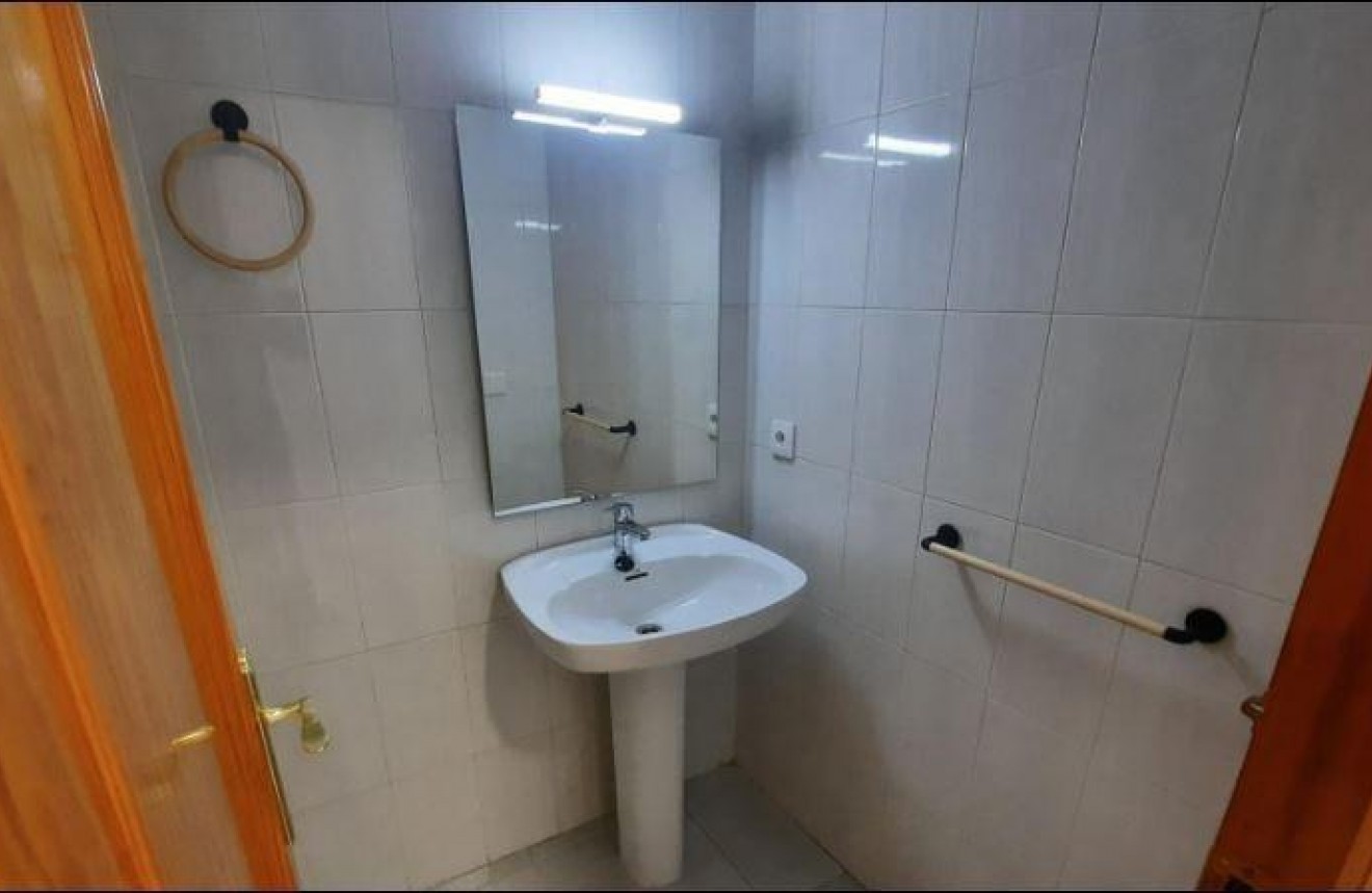 Segunda mano - Apartamento / piso -
Torrevieja - La Mata