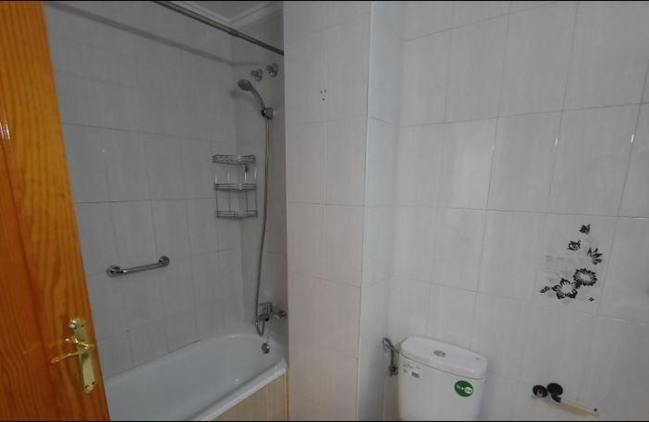 Segunda mano - Apartamento / piso -
Torrevieja - La Mata