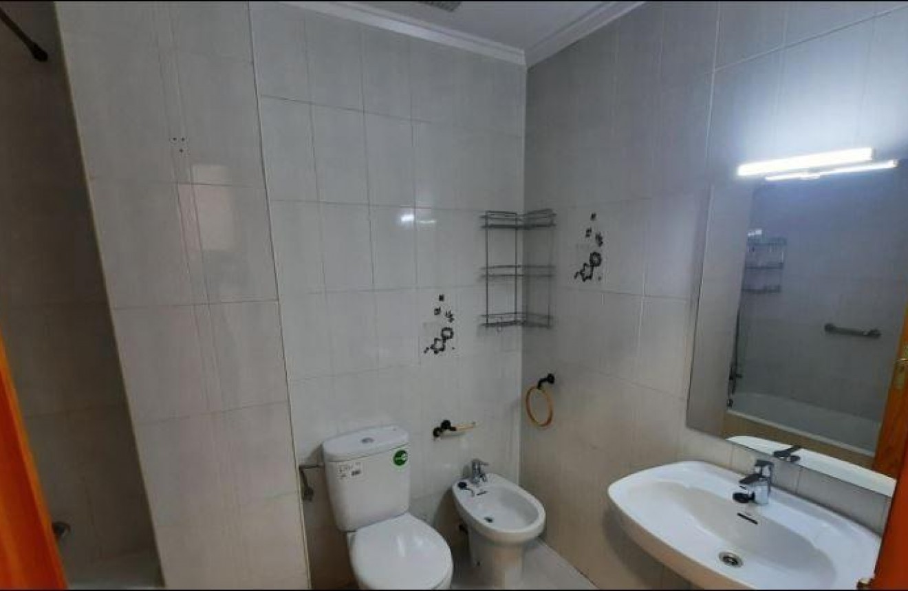 Tweedehands - Appartement / flat -
Torrevieja - La Mata