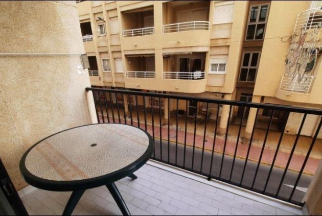 Segunda mano - Apartamento / piso -
Torrevieja - La Mata