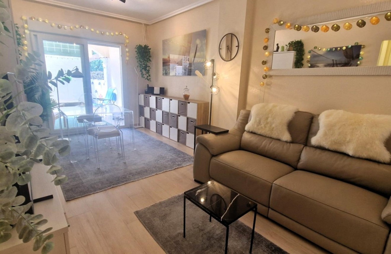 Resale - Apartment / flat -
Torrevieja - Torreblanca