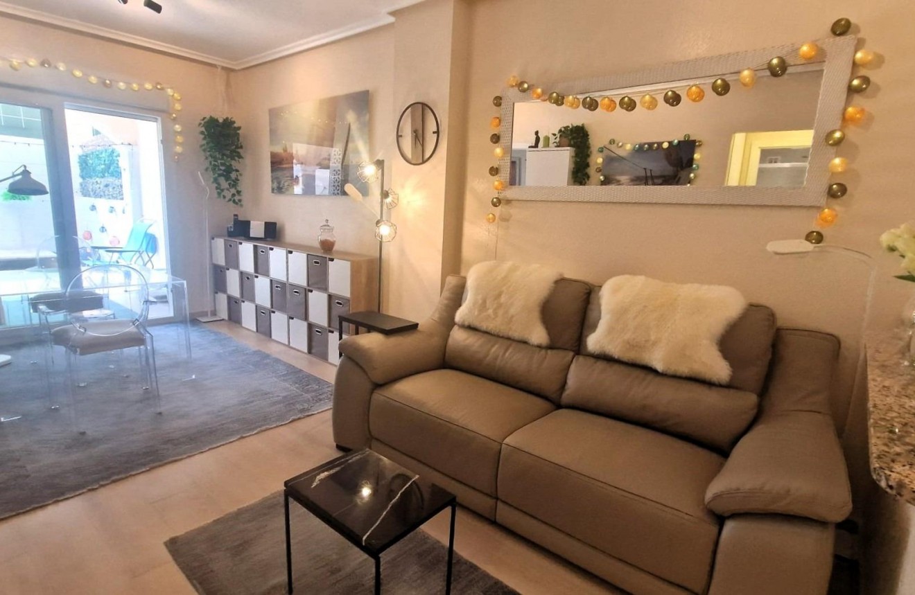 Resale - Apartment / flat -
Torrevieja - Torreblanca