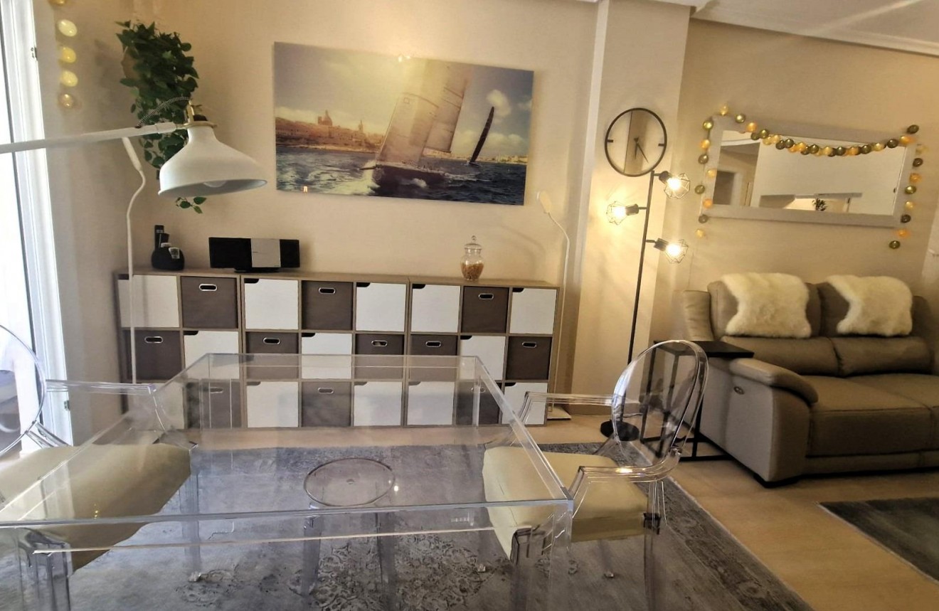 Resale - Apartment / flat -
Torrevieja - Torreblanca