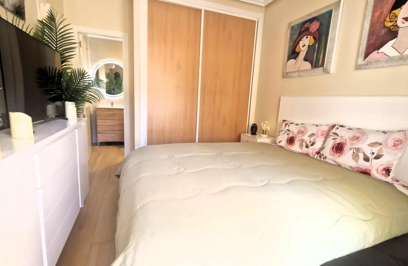 Segunda mano - Apartamento / piso -
Torrevieja - Torreblanca