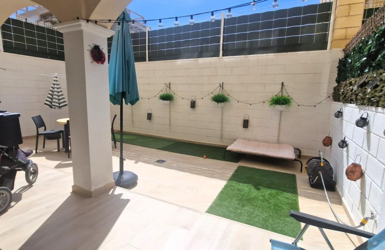 Resale - Apartment / flat -
Torrevieja - Torreblanca