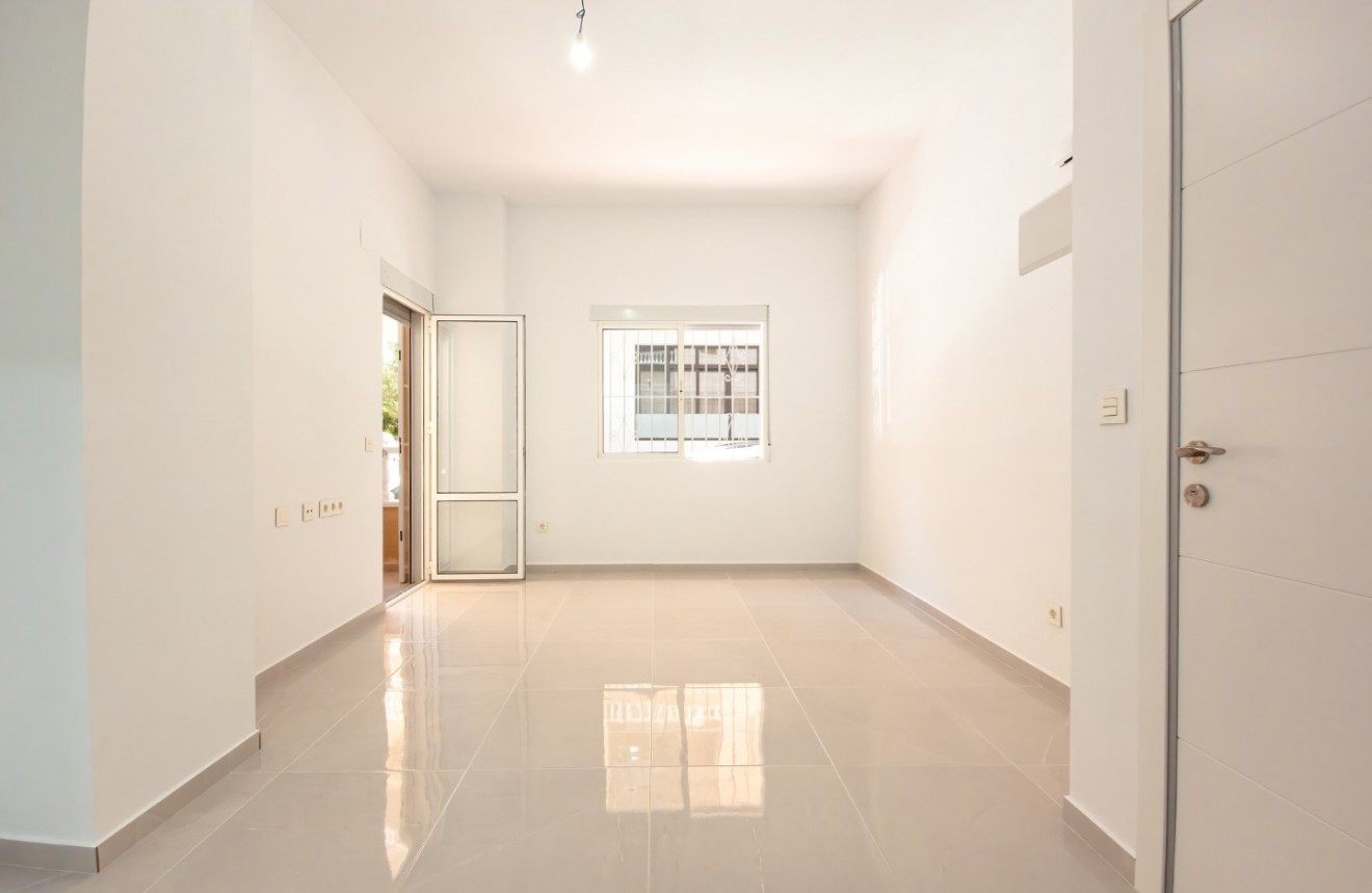 Resale - Apartment / flat -
Torrevieja - Costa Blanca