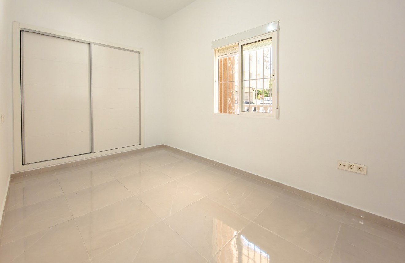 Resale - Apartment / flat -
Torrevieja - Costa Blanca