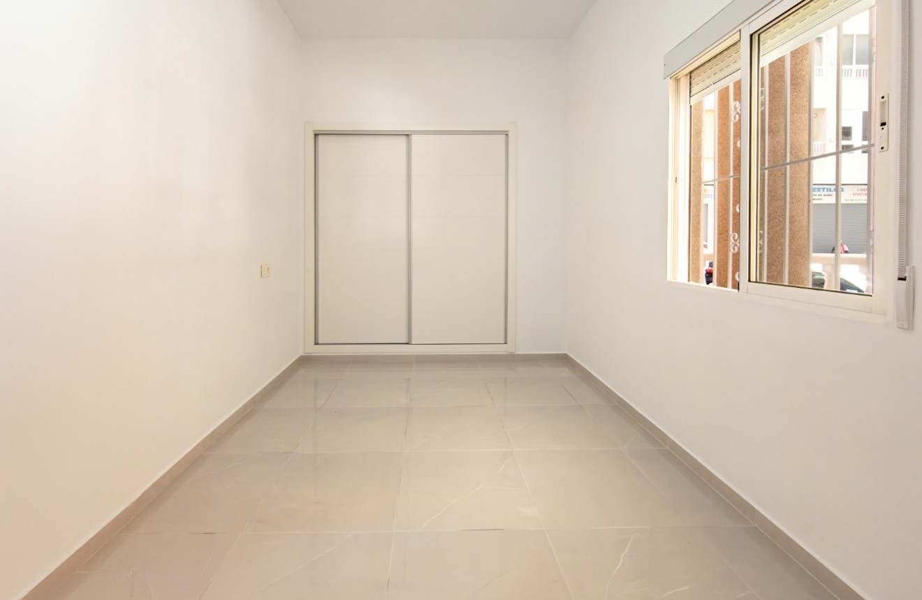 Tweedehands - Appartement / flat -
Torrevieja - Costa Blanca