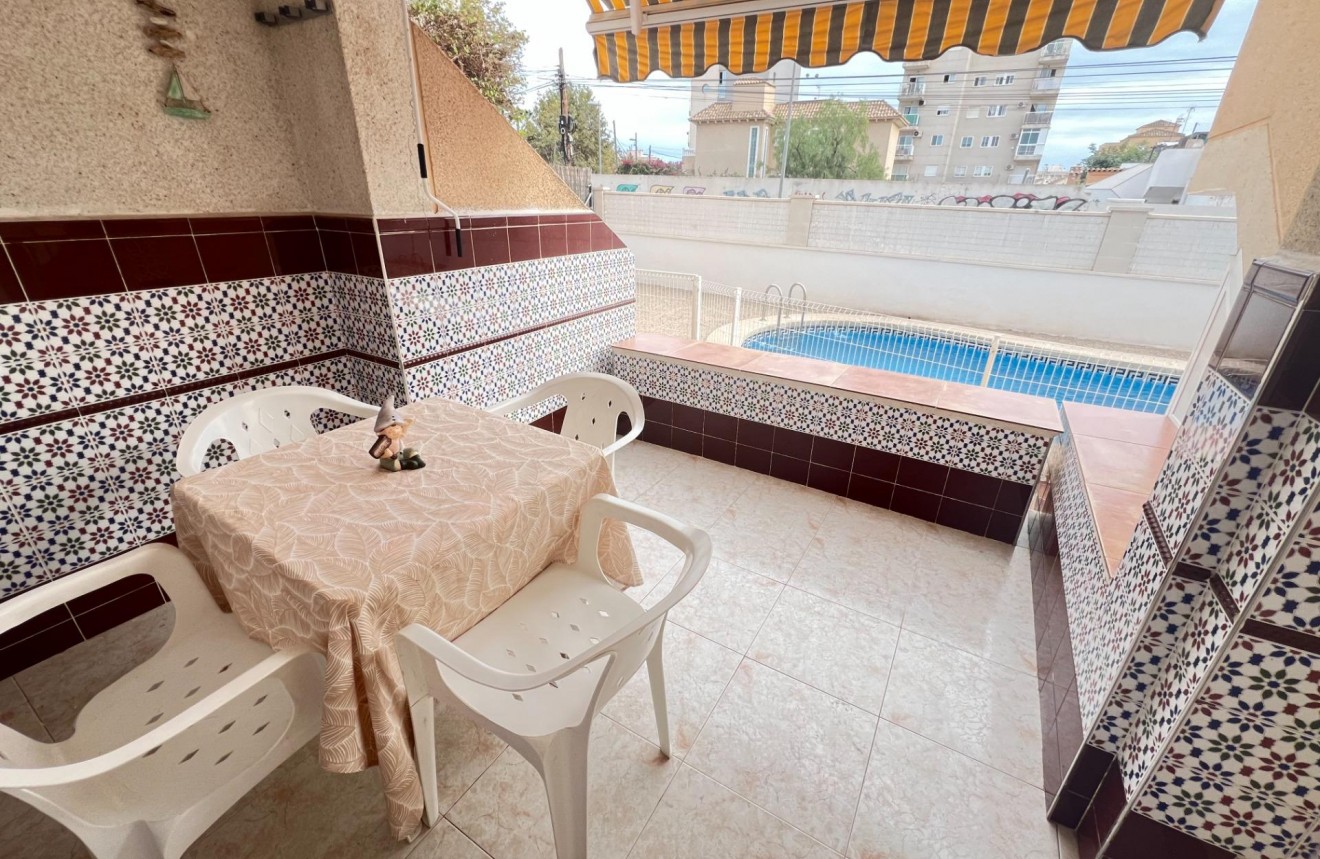 Z drugiej ręki - Bungalow -
Torrevieja - Nueva Torrevieja