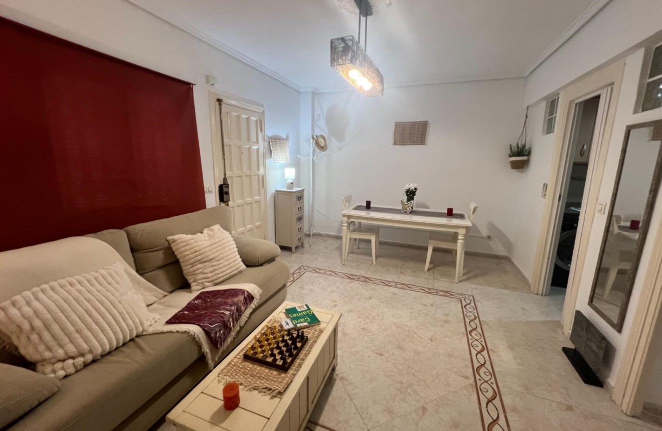 Z drugiej ręki - Bungalow -
Torrevieja - Nueva Torrevieja