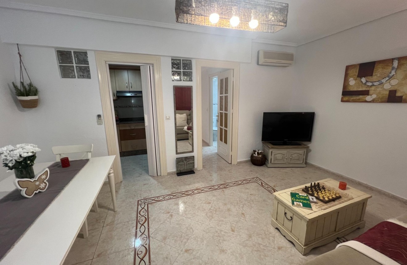 Z drugiej ręki - Bungalow -
Torrevieja - Nueva Torrevieja