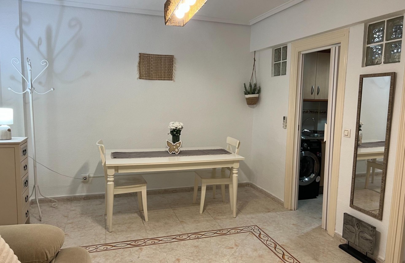 Z drugiej ręki - Bungalow -
Torrevieja - Nueva Torrevieja