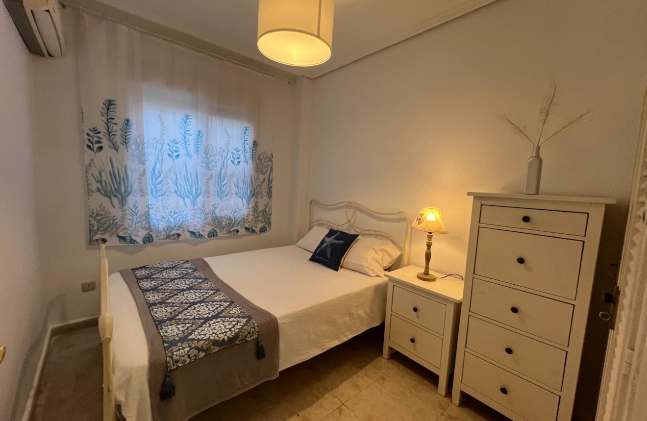 Z drugiej ręki - Bungalow -
Torrevieja - Nueva Torrevieja