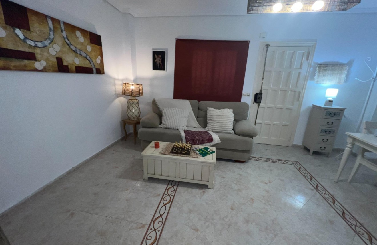 Z drugiej ręki - Bungalow -
Torrevieja - Nueva Torrevieja