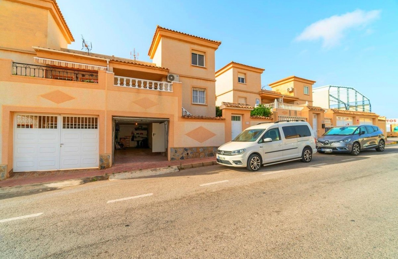 Segunda mano - Chalet -
Torrevieja - Los altos