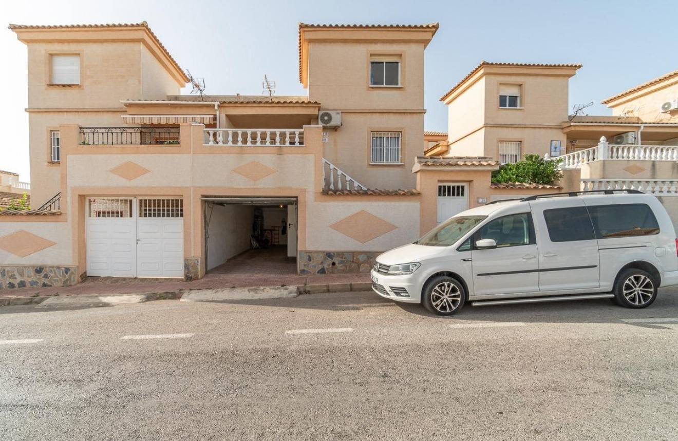 Segunda mano - Chalet -
Torrevieja - Los altos