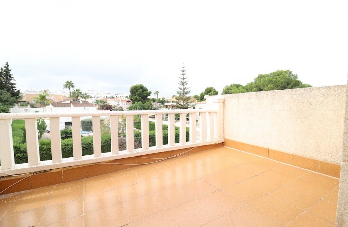 Resale - Chalet -
Torrevieja - Costa Blanca