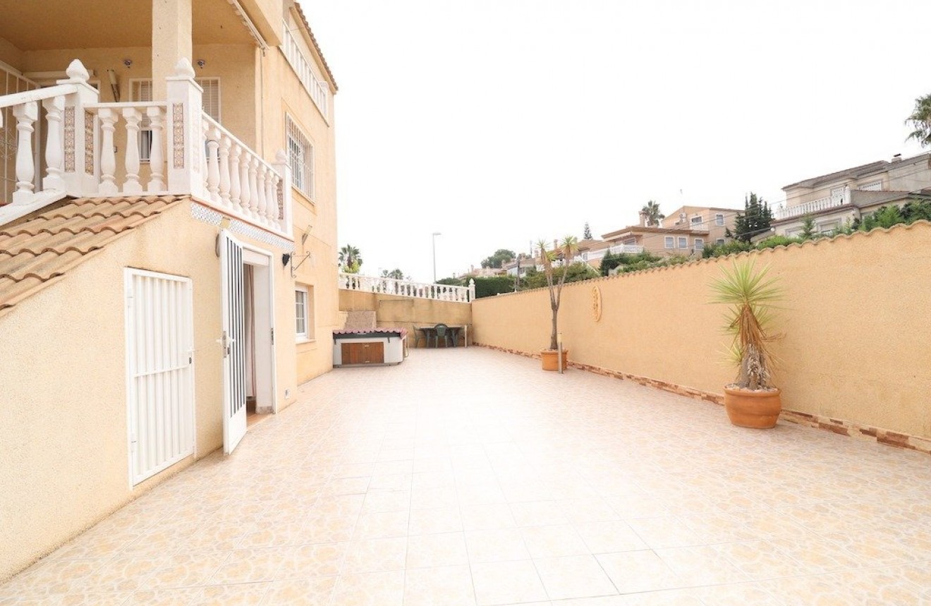 Resale - Chalet -
Torrevieja - Costa Blanca