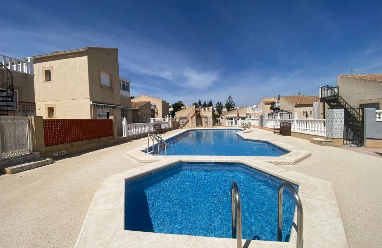 Resale - Chalet -
Torrevieja - Costa Blanca