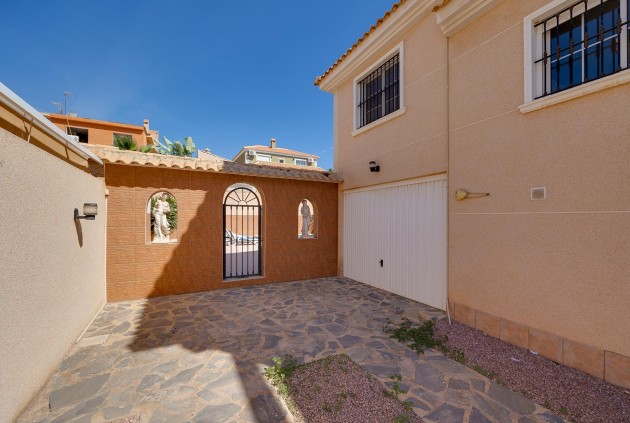 Resale - Chalet -
Torrevieja - Costa Blanca