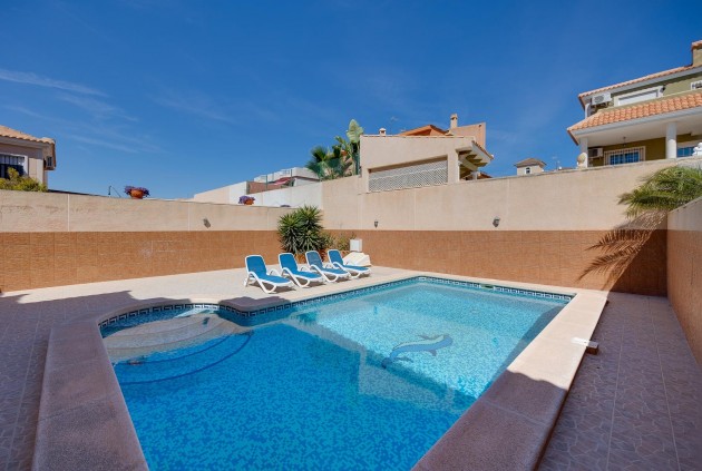 Resale - Chalet -
Torrevieja - Costa Blanca