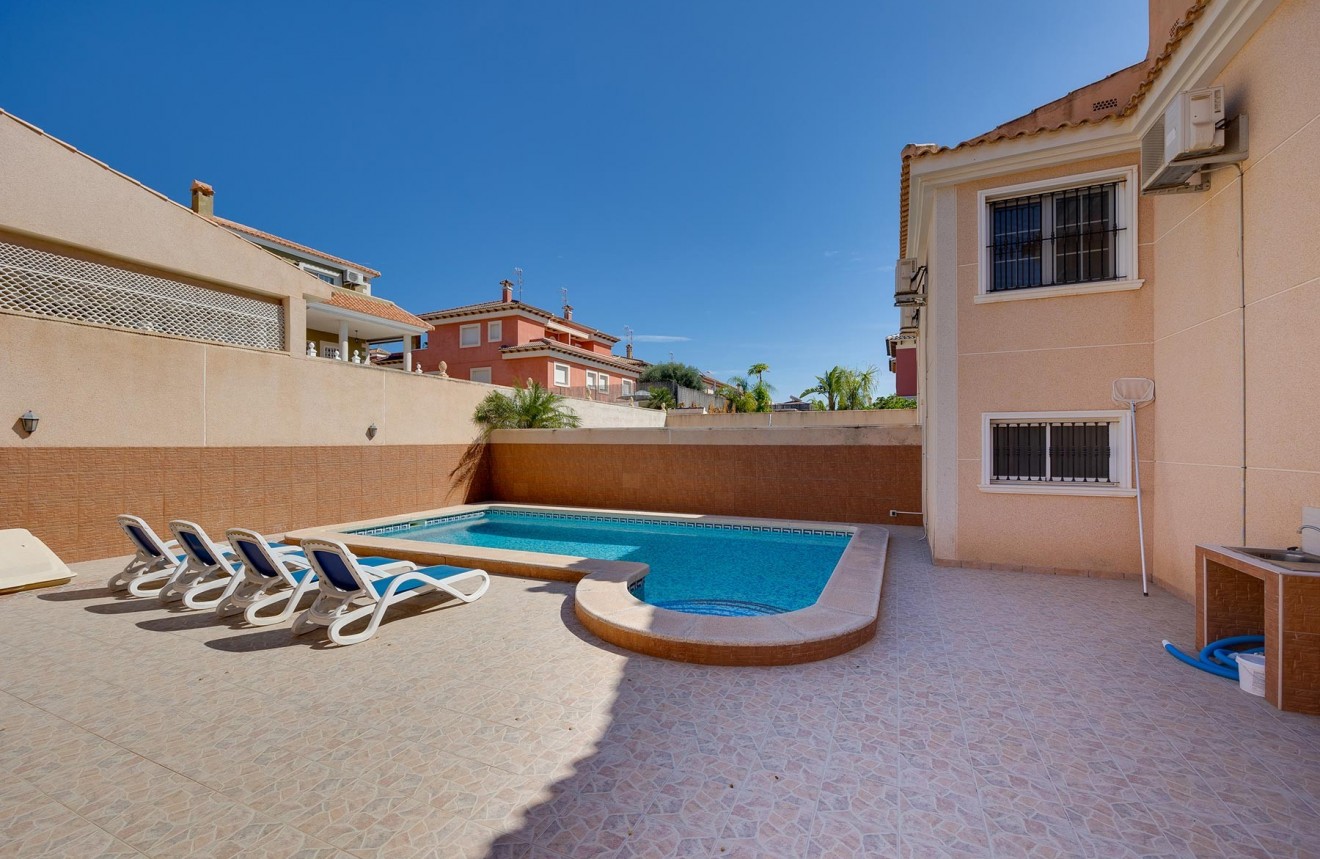 Tweedehands - Chalet -
Torrevieja - Costa Blanca