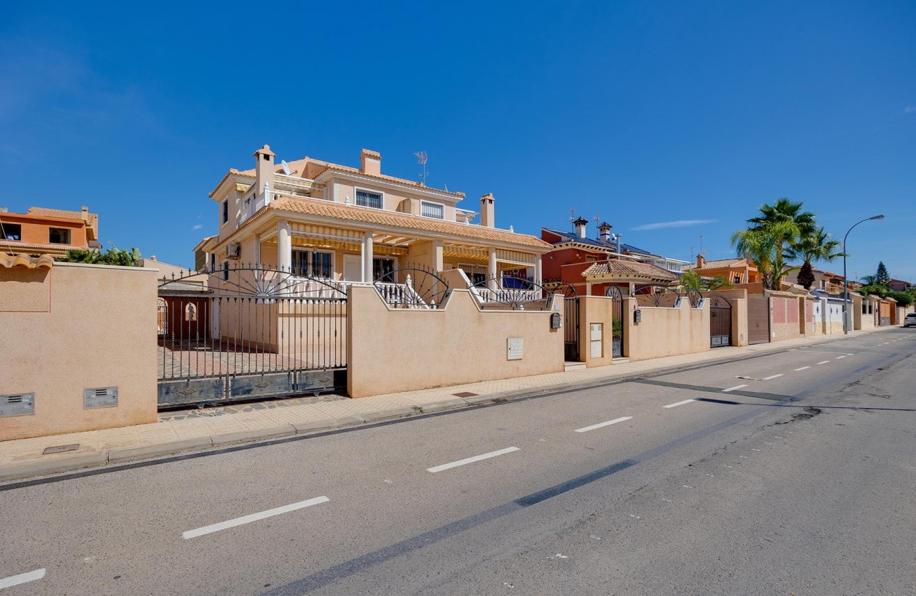 Tweedehands - Chalet -
Torrevieja - Costa Blanca