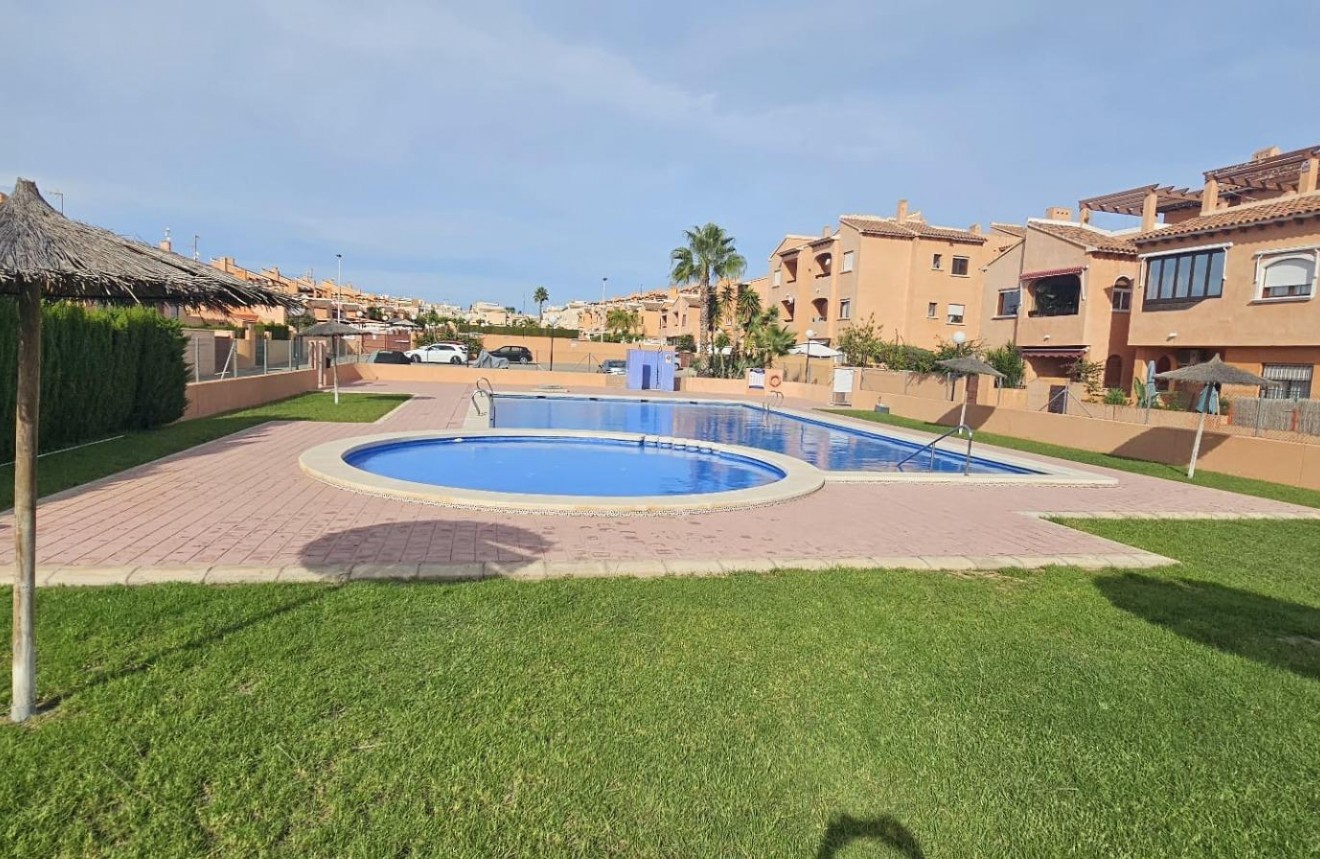 Resale - Apartment / flat -
Torrevieja - aguas nuevas